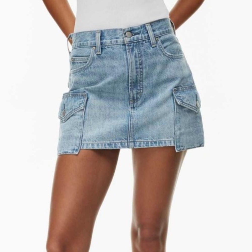 Denim Forum | The ’90s Cargo Mini Skirt | Size 26 | Light Wash